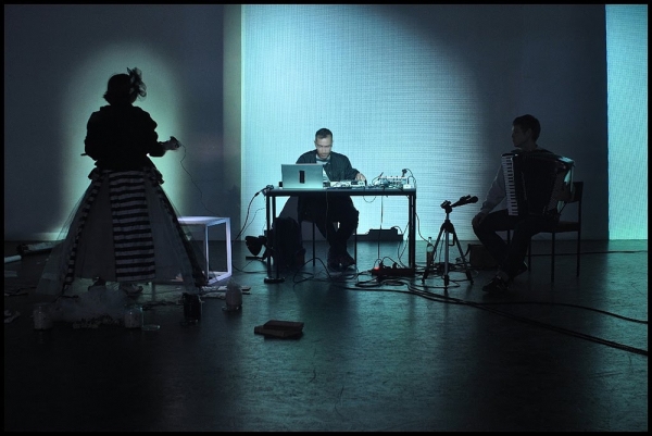 collage_ombre_live_video_performance_art_theater_auderrose_bseitefestival_02